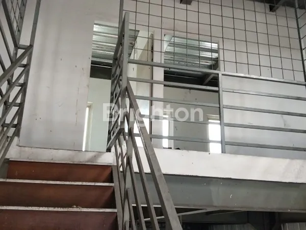 image DIJUAL WORKSHOP/GUDANG 2,5 LANTAI, TURUN HARGA , LOKASI STRATEGIS 0 METER JL. RAYA BENOWO-TANDES (5)