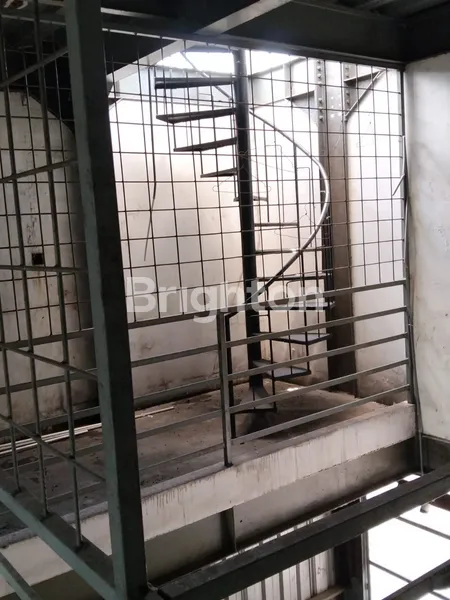 image DIJUAL WORKSHOP/GUDANG 2,5 LANTAI, TURUN HARGA , LOKASI STRATEGIS 0 METER JL. RAYA BENOWO-TANDES (6)