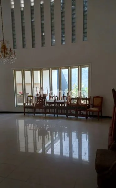 image RUMAH MEWAH 2 LANTAI TERAWAT, NOL JALAN RAYA SELANGKAH KE GALAXY MALL MERR KERTAJAYA INDAH PAKUWON CITY ITS UNAIR (4)