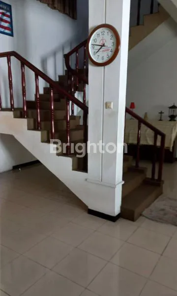 image RUMAH MEWAH 2 LANTAI TERAWAT, NOL JALAN RAYA SELANGKAH KE GALAXY MALL MERR KERTAJAYA INDAH PAKUWON CITY ITS UNAIR (7)