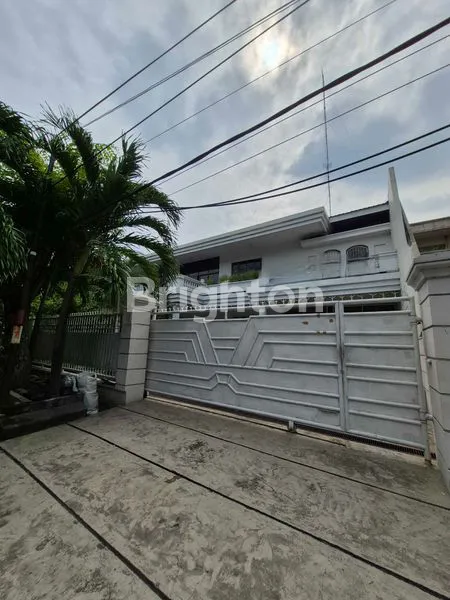 image RUMAH MEWAH 2 LANTAI TERAWAT, NOL JALAN RAYA SELANGKAH KE GALAXY MALL MERR KERTAJAYA INDAH PAKUWON CITY ITS UNAIR (1)