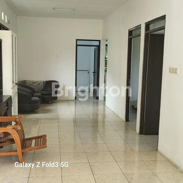 image RUMAH TINGGAL DENGAN TANAH YANG LUAS (3)