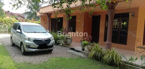 image RUMAH DENAGN TAMAN YANG LUAS DI JL EKAWARNI 1 (5)