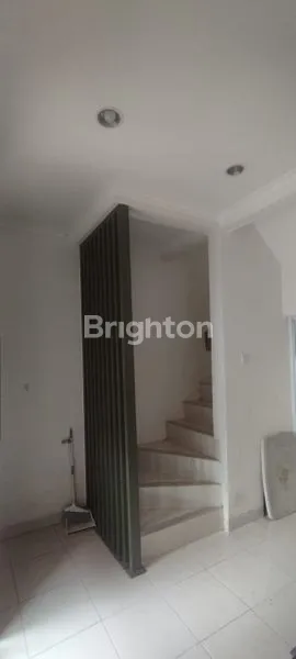 image RUMAH 2 LANTAI AMARILLO VILLAGE GADING SERPONG TANGERANG  (4)