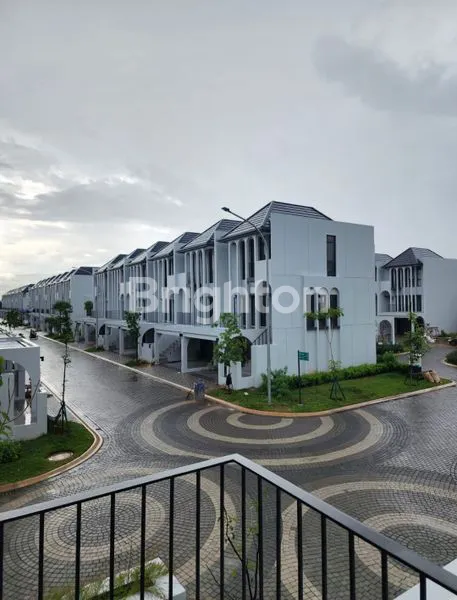 image RUMAH AETHER FURNISH GREENWICH BSD CITY (3)