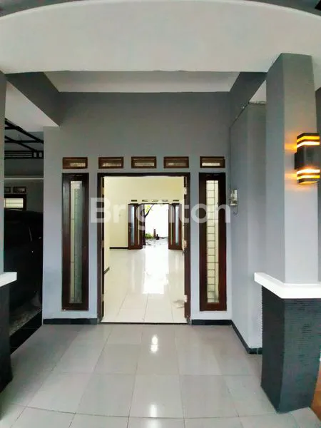 image CLUSTER EKSKULIF 2 LANTAI SEMI FURNISHED GENTAN RAYA (2)