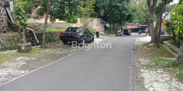 image RUMAH LAMA - HALAMAN LUAS - DAERAH SEMARANG ATAS BEBAS BANJIR DI SEMARANG SELATAN (3)