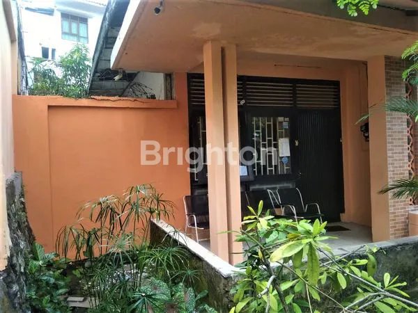 image RUMAH LAMA - HALAMAN LUAS - DAERAH SEMARANG ATAS BEBAS BANJIR DI SEMARANG SELATAN (4)