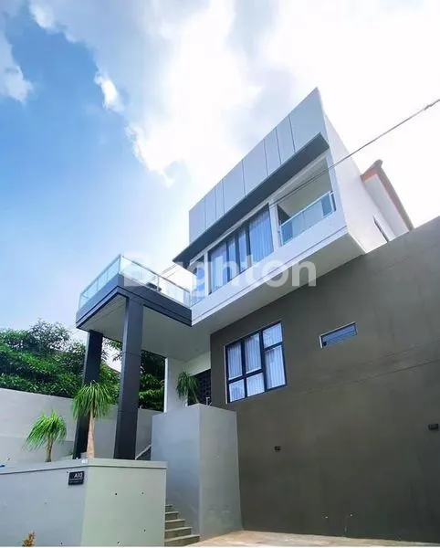 VILLA MEWAH 2 LANTAI PLUS,KOLAM RENANG KOTA BATU