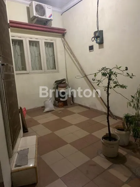 image RUMAH 3 LANTAI DI TANJUNG DUREN, JAKARTA BARAT (8)