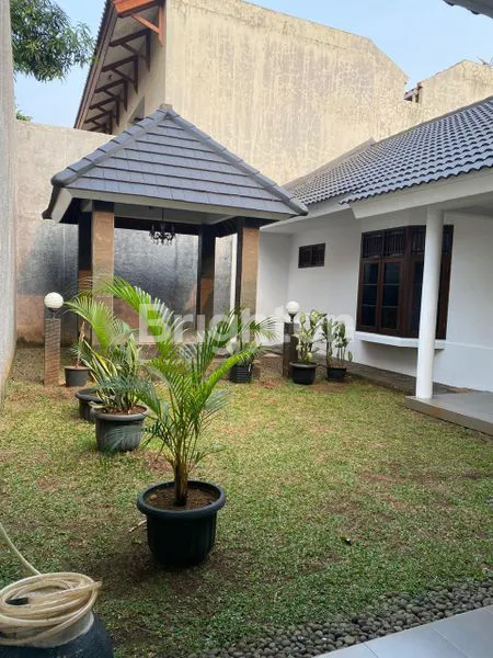 image RUMAH MEWAH, SEMI-FURNISH & GARASI 2 MOBIL (5)