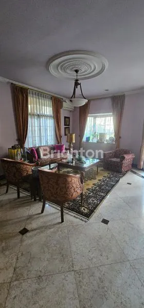 image RUMAH MEWAH 3 LANTAI DI TANJUNG BARAT INDAH  JAGAKARSA – JAKARTA SELATAN (8)