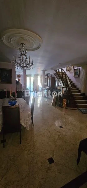 image RUMAH MEWAH 3 LANTAI DI TANJUNG BARAT INDAH  JAGAKARSA – JAKARTA SELATAN (4)