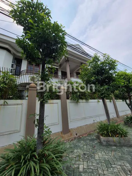 image RUMAH LUAS DAN KOKOH 2 LANTAI NOL JALAN RAYA NGINDEN COCOK UNTUK KANTOR, USAHA DAN TEMPAT TINGGAL STRATEGIS SELANGKAH KE RS PREMIER MERR RUNGKUT KAMPUS UBAYA UNTAG KLAMPIS WISMA MUKTI (2)