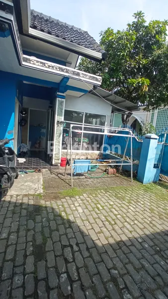 image DIJUAL RUMAH USAHA DENGAN RUANG KANTOR DI DEPAN LINGKUNGAN ISLAMI (1)