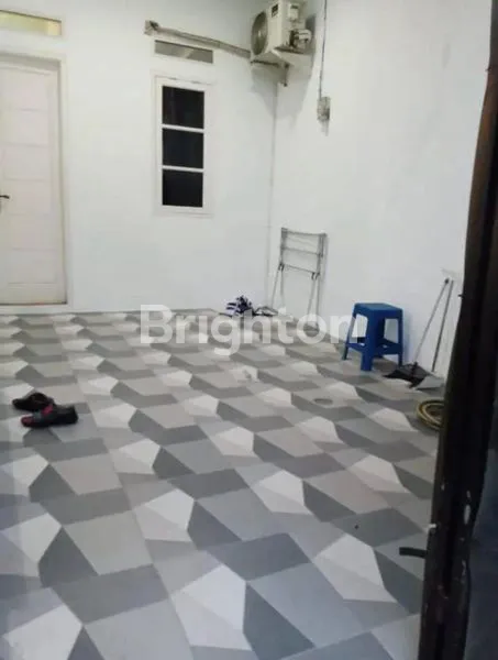 image RUMAH MUNGIL DENGAN KOLAM RENANG ANAK  (3)