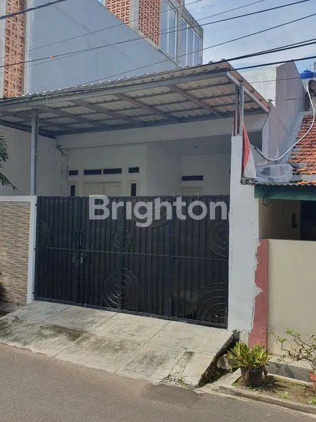 image RUMAH MUNGIL DENGAN KOLAM RENANG ANAK  (1)