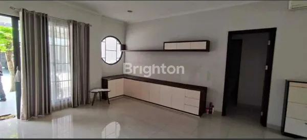 image RUMAH 2 LANTAI SEMI FURNISHED GREEN LAKE CITY TANGERANG (1)