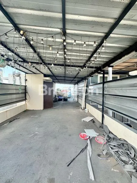 image RUKO 3,5 LANTAI SEMI FURNISHED LOKASI STRATEGIS PINGGIR JALAN RAYA DI KOMPLEK RUKO DEPAN PERUMAHAN GREEN MANSION JAKARTA BARAT (8)