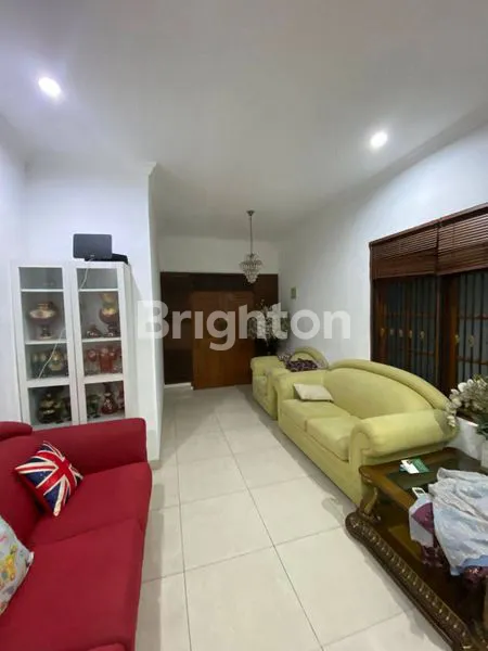 image RUMAH 2,5 LANTAI DI KOMPLEK DPR RI 2 MERUYA SELATAN – DEKAT TOL JORR & KAMPUS MERCU BUANA (3)