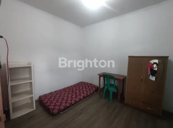 image RUMAH LOKASI TANJUNG DUREN KONDISI RAPI TERAWAT ADA KAMAR KOST HARGA NEGO JAKARTA BARAT (7)