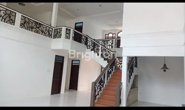 RUMAH MEWAH DAN MEGAH BARU RENOVASI MAINROAD, PONDOK HIJAU PERMAI SETIABUDI, GEGERKALONG KOTA BANDUNG