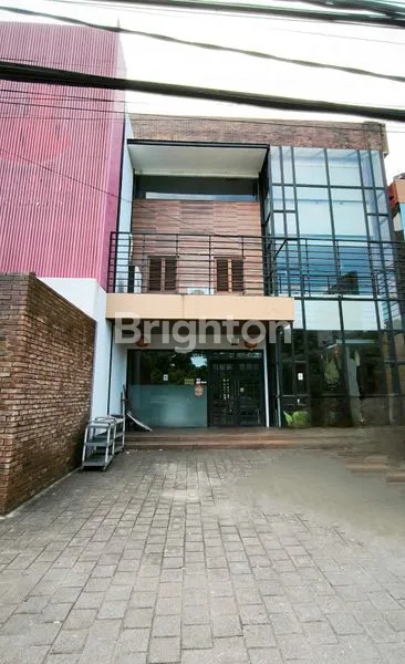 RUANG KOMERSIAL EKS RESTORAN LANTAI 1 LUAS 345 M² LOKASI STRATEGIS JL. ULUWATU II JIMBARAN