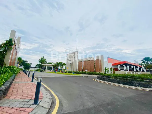 image RUMAH 2 LANTAI SIAP HUNI DI OPRA CITY KEPATIHAN GRESIK (7)