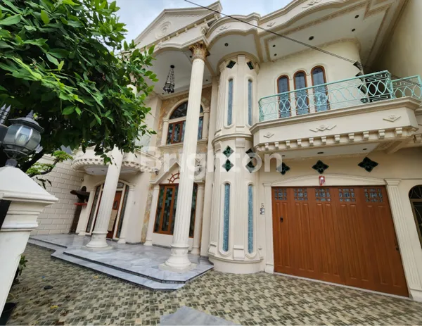 image RUMAH KLASIK 2 LANTAI DI TAMAN RATU, LT 252M² SIAP HUNI JAKARTA BARAT STRATEGIS (1)