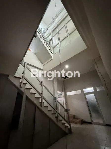 image DIJUAL CEPAT DIBAWAH PASARAN RUKO POSISI STRATEGIS DI SIRADJ SALMAN - SAMARINDA. (3)