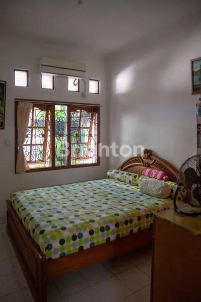 image FOR SALE RUMAH MEGAH 2 LANTAI DI DENPASAR UTARA – LT 360 M² | 7 KAMAR TIDUR | LEGAL LENGKAP SHM & IMB (8)