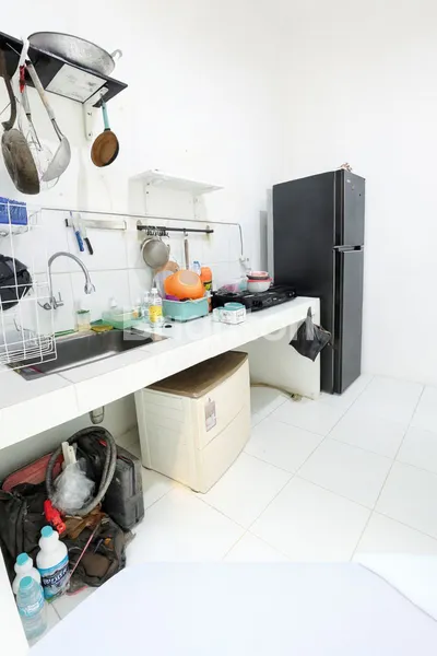 image ELUANG TERBAIK 2025! RUMAH FULLY FURNISHED SIAP HUNI (5 KT) DI CIKUPA — HARGA DI BAWAH 500 JUTA! (5)