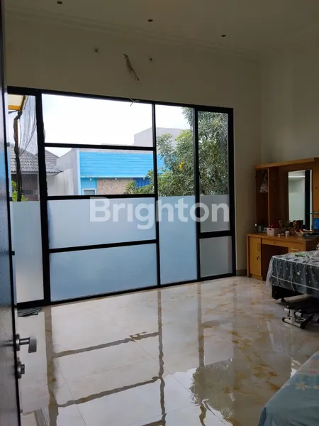 image 3M AN RUMAH LEBAR 10 SIAP HUNI DEKAT PASAR MODERN CITRALAND SURABAYA BARAT (3)