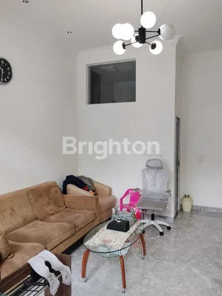 image 3M AN RUMAH LEBAR 10 SIAP HUNI DEKAT PASAR MODERN CITRALAND SURABAYA BARAT (6)