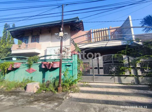 image RUMAH SIAP HUNI BAGUS DI BARUK UTARA. DEKAT SUPERINDO DAN RAYA MERR (1)