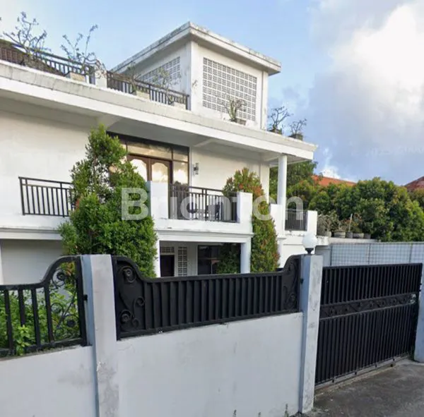 image DIJUAL RUMAH MEWAH FULL FURNISHED DENPASAR BARAT – INVESTASI & HUNIAN PREMIUM 3 LANTAI (1)