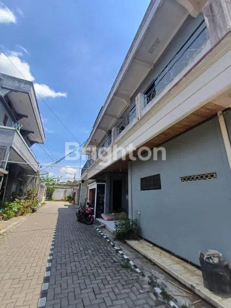 image RUMAH MEWAH 3 LANTAI, HADAP SELATAN DI PERUMAHAN KOWANGAN (2)