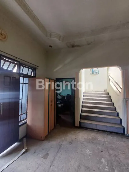 image RUMAH MEWAH 3 LANTAI, HADAP SELATAN DI PERUMAHAN KOWANGAN (5)