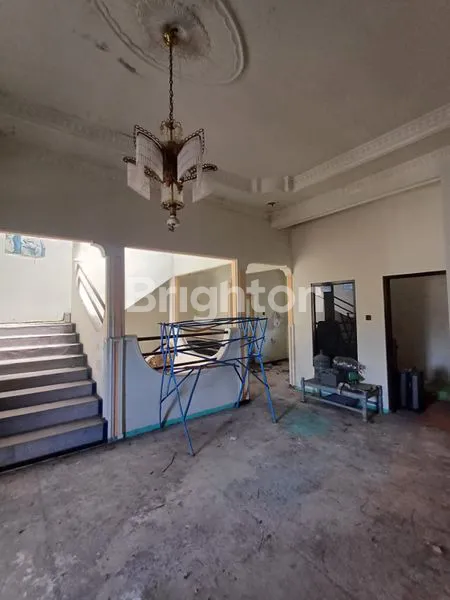 image RUMAH MEWAH 3 LANTAI, HADAP SELATAN DI PERUMAHAN KOWANGAN (4)