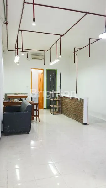 RUKO 2 LANTAI DI JALAN RAYA, AKSES MUDAH