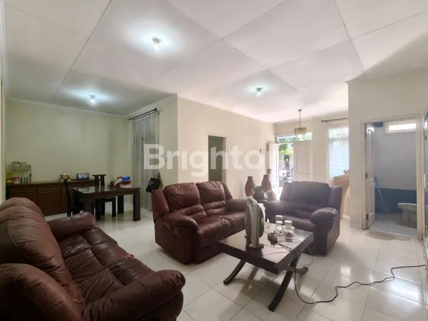 image RUMAH TUA 2 LANTAI PERMATA BUANA JAKA6éDJRTA BARAT HITUNG TANAH BUTUH RENOVASI 8X17 (1)