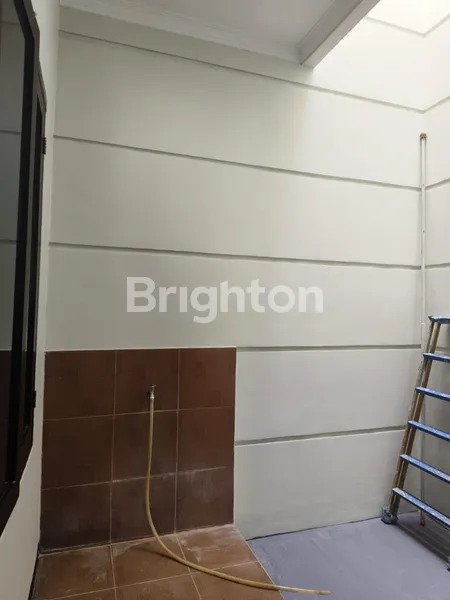 image RUMAH KELUARGA 2 LANTAI HADAP SELATAN – RUNGKUT HARAPAN BARU (3)