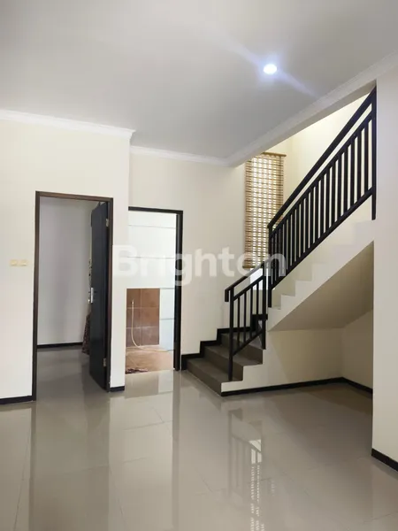 image RUMAH KELUARGA 2 LANTAI HADAP SELATAN – RUNGKUT HARAPAN BARU (4)