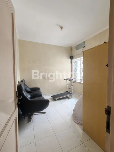 image RUMAH TUA 2 LANTAI PERMATA BUANA JAKA6éDJRTA BARAT HITUNG TANAH BUTUH RENOVASI 8X17 (8)