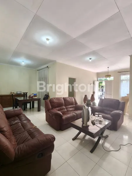 image RUMAH TUA 2 LANTAI PERMATA BUANA JAKA6éDJRTA BARAT HITUNG TANAH BUTUH RENOVASI 8X17 (4)