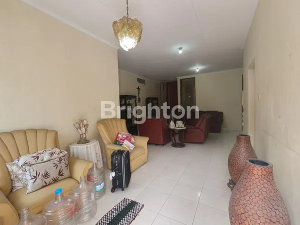 image RUMAH TUA 2 LANTAI PERMATA BUANA JAKA6éDJRTA BARAT HITUNG TANAH BUTUH RENOVASI 8X17 (3)