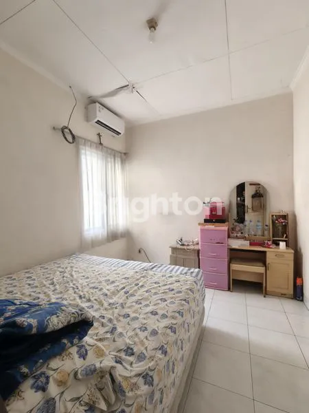 image RUMAH TUA 2 LANTAI PERMATA BUANA JAKA6éDJRTA BARAT HITUNG TANAH BUTUH RENOVASI 8X17 (6)