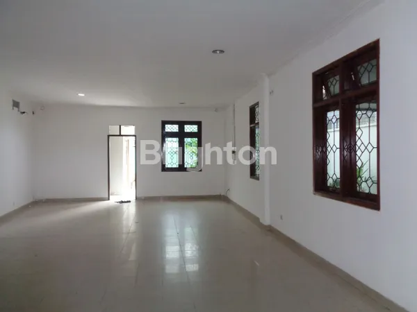 image GEDUNG AREA KOMERSIAL UTAN KAYU MATRAMAN BISA UTK BERBAGAI USAHA YG SANGAT PROSPEKTIF (6)