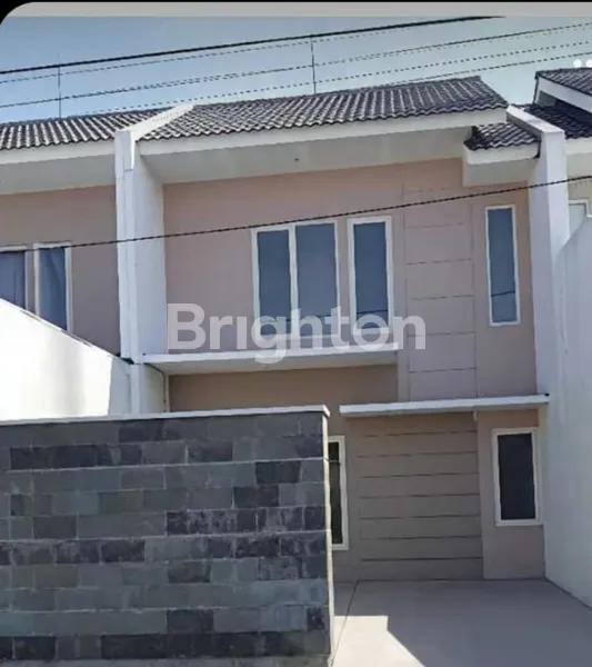 image DIJUAL  RUMAH  LOKASI STRATEGIS DI SURABAYA BARAT, GREEN MANSION REGENCY, SHM, 2 LANTAI  (1)