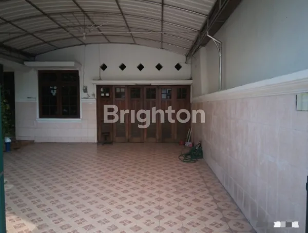 image RUMAH TERAWAT SIAP HUNI TAMAN PONDOK INDAH WIYUNG ROW JALAN 12MTR (2)